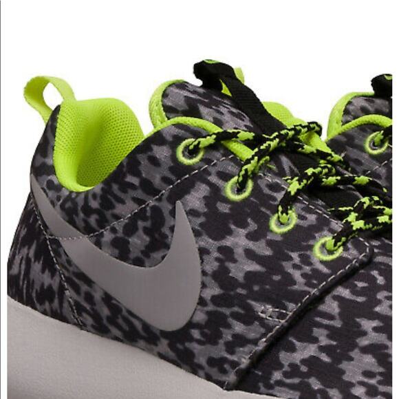 Womens Nike Roshe Run Print sz 6.5 sneaker shoe - Picture 7 of 10